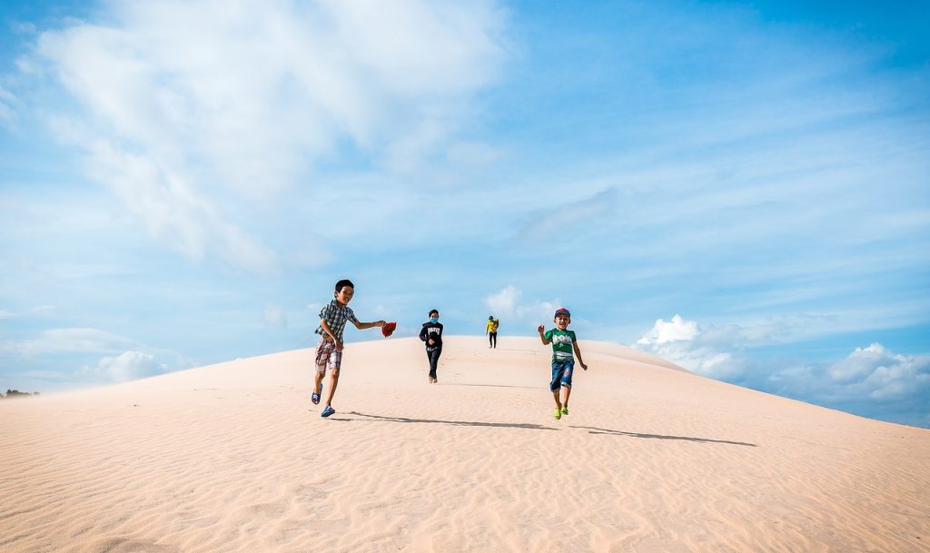 desert, children, sand-7008952.jpg